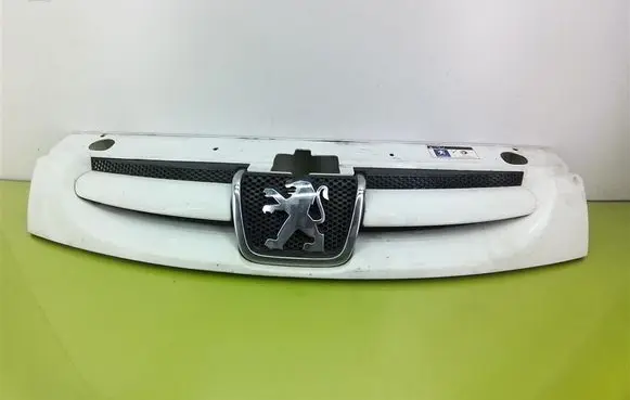 Peugeot Partner Front bumper upper radiator grill 9644758577