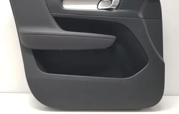 Volvo XC40 Front door card panel trim 32282668