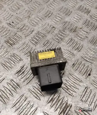 Renault Clio III Glow plug pre-heat relay 8200859243