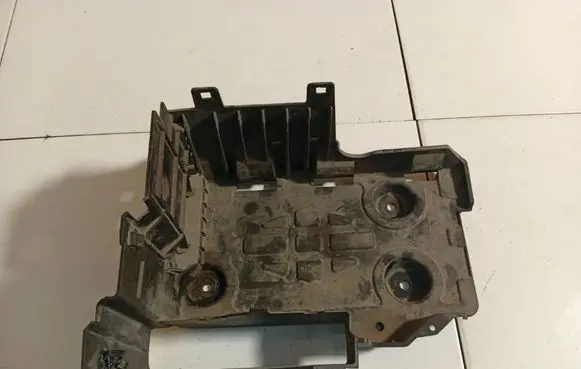 Renault Vel Satis Battery box tray 8200208056