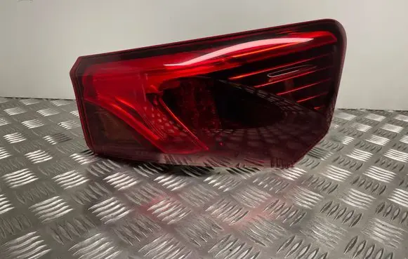 Toyota Avensis T270 Rear/tail lights 8155005310