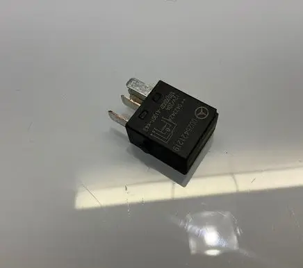 Mercedes-Benz E W211 Other relay 0025421219 042342A A1301X43