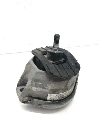 BMW 5 E60 E61 Engine mount bracket 6774619