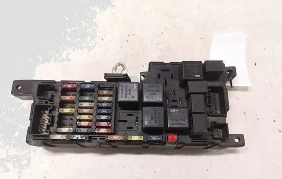 Volvo V70 Fuse module 8637841 518717004