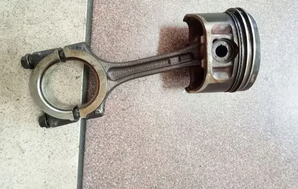 Renault Clio III Piston with connecting rod 69L34
