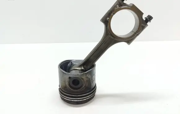 Volvo XC90 Piston with connecting rod 811118