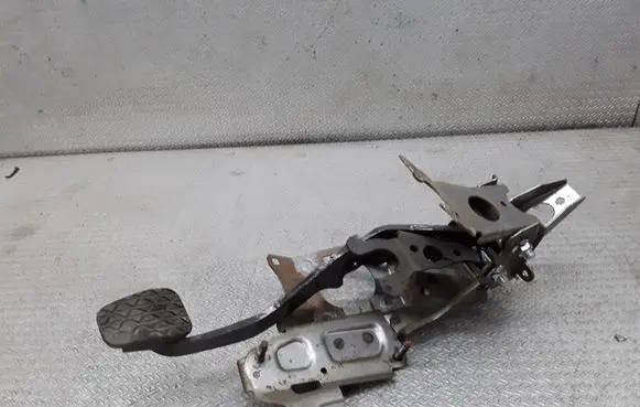 Ford Fiesta Brake pedal 8V512450AF