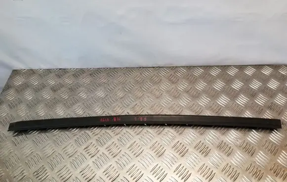 Mercedes-Benz Vito Viano W638 Front door glass trim molding
