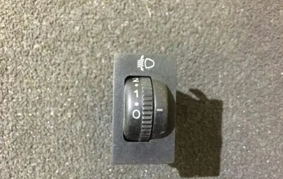 Toyota Avensis T250 Headlight level height control switch 2598