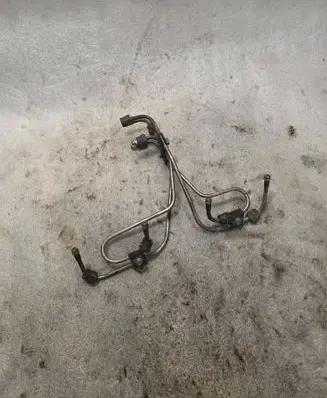 Fuel injector supply line/pipe