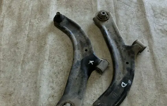 Nissan Cube Z12 Front lower control arm/wishbone