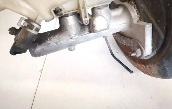 Toyota Corolla E120 E130 Master brake cylinder