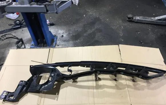 BMW X6 E71 Fender mounting bracket 7157989