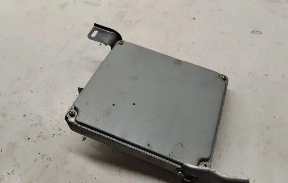 Toyota Avensis T250 Engine control unit/module 8966105690 1758006326 MB1758006326
