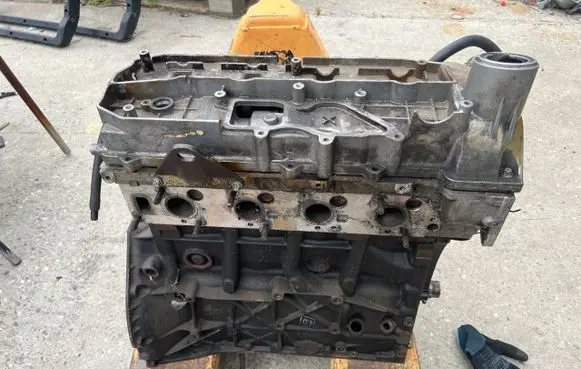 Mercedes-Benz Sprinter W906 Engine head 