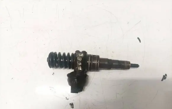 Skoda Octavia Mk2 (1Z) Fuel injector 038130073ag