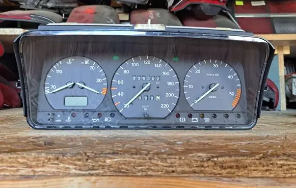 Volkswagen PASSAT B4 Speedometer (instrument cluster) 3A0919033C 6160593040