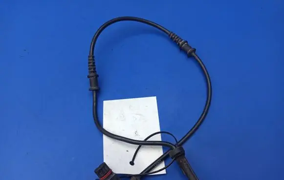 Mercedes-Benz C W203 ABS brake wheel speed sensor A2035400417 2105407681