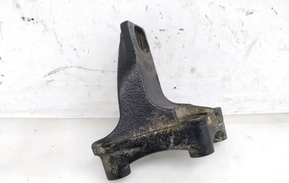 Toyota Camry Engine mounting bracket