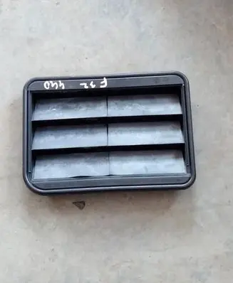 Quarter panel pressure vent