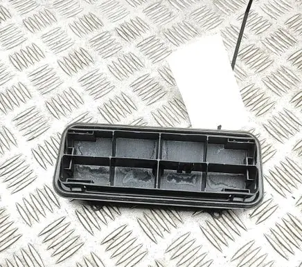 Nissan Leaf II (ZE1) Quarter panel pressure vent 8200213712C