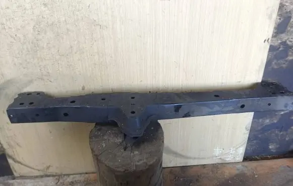Toyota Avensis T270 Bottom radiator support slam panel 
