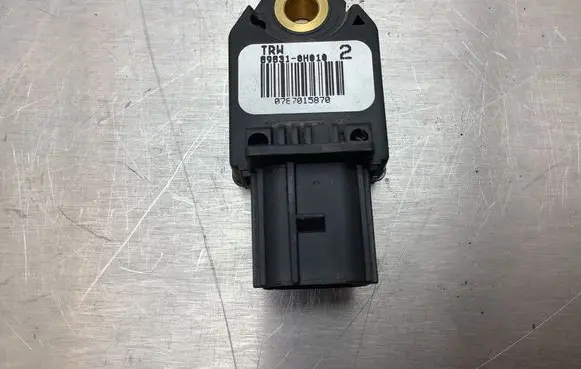 Toyota Yaris Airbag deployment crash/impact sensor 898310H010 0787015870