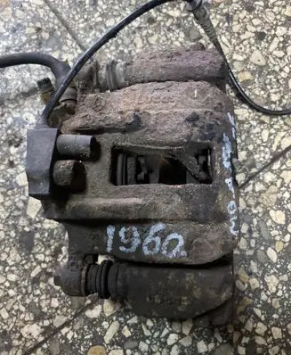 Front brake caliper