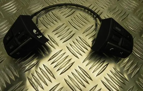 Multifunctional control switch/knob
