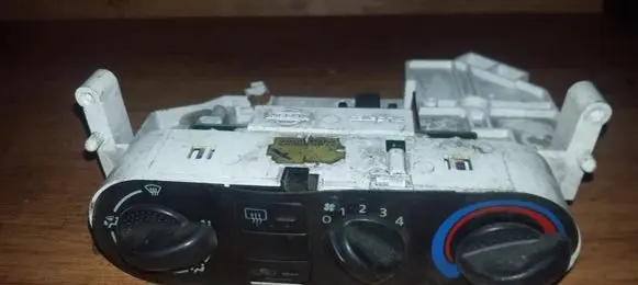 Nissan Almera Climate control unit