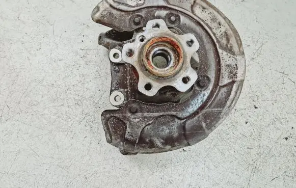 BMW 5 G30 G31 Rear wheel hub 6866337 L0108