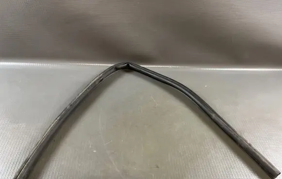 Peugeot 208 II Engine compartment rubber 8304763