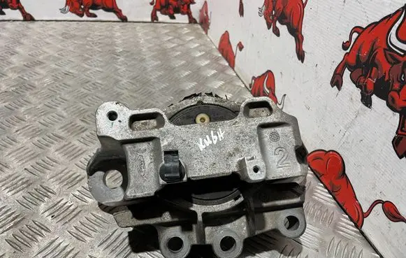 Ford Kuga II Engine mount bracket LX616F012EB 586850 326H31