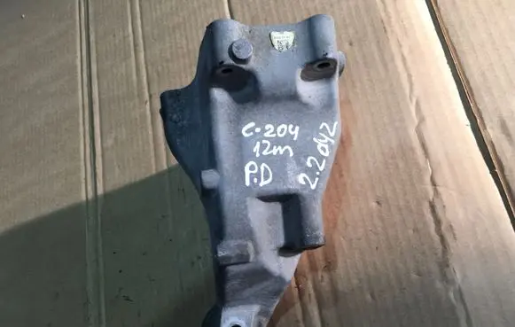Mercedes-Benz C W204 Engine mounting bracket A6512233504