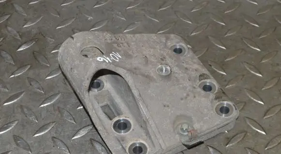 Porsche Cayenne (9PA) Engine mounting bracket 9481152012R