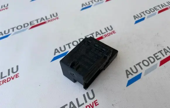BMW 5 E39 Glow plug pre-heat relay 2246473 12212246473