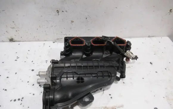 Renault Twingo III Intake manifold 140039911R