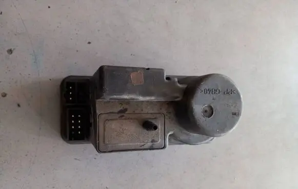 Mercedes-Benz C W202 Central locking vacuum pump 2028001448
