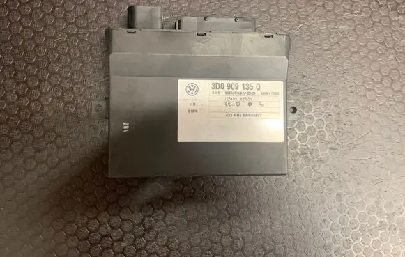 Volkswagen Touareg I Keyless (KESSY) go control unit/module 5WK47022 3D0909135Q 5WK48827