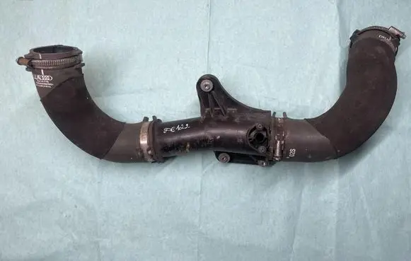 Audi Q5 SQ5 Engine coolant pipe/hose 8R0145993E