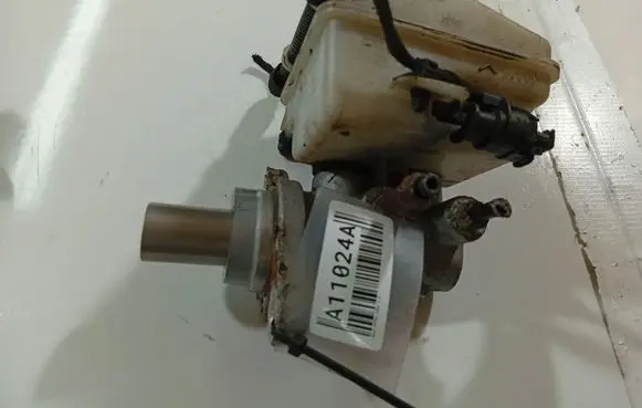 Master brake cylinder