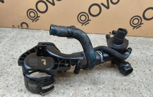 Mercedes-Benz C W205 Thermostat/thermostat housing A6512002700