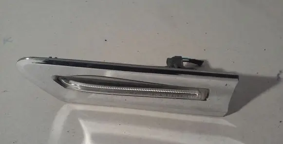 BMW 7 F01 F02 F03 F04 Front fender indicator light 7203371