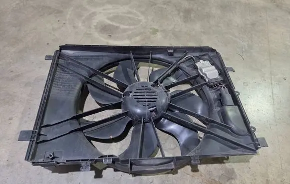 Mercedes-Benz E AMG W212 Radiator cooling fan shroud 3136613436
