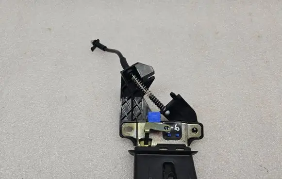 Audi A4 S4 B6 8E 8H Tailgate/trunk/boot lock/catch/latch 8E5827505B