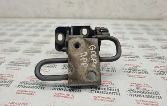 Volkswagen Golf IV Front door upper hinge 4B0831412A