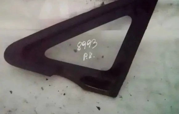 Suzuki Liana Front triangle window/glass 