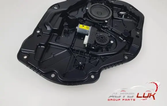 BMW 1 F40 Rear door window regulator motor 1060025 CB5A008P 19031060025
