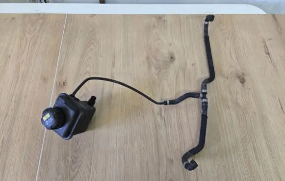 BMW X6M G06 F96 Coolant expansion tank/reservoir 7841266