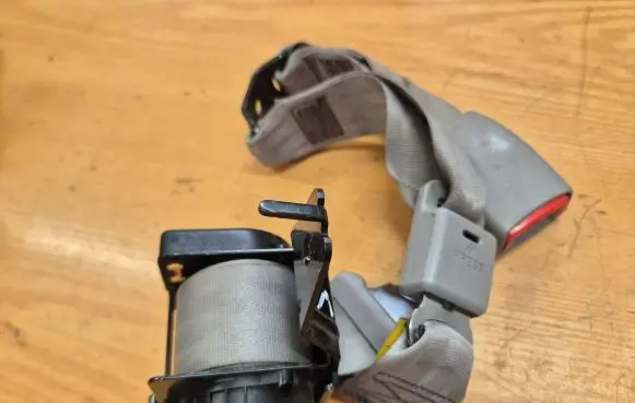 Hyundai Sonata Middle seatbelt (rear) 041208 HSS66606RU0787
